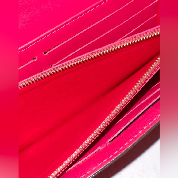 NEW Hot Pink Vernis Portefeuille Sarah
Monogram Long Wallet - Picture 14 of 16